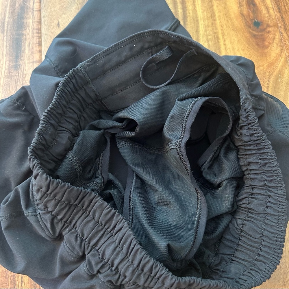 Lululemon Hottie Hot Shorts 2.5” - Picture 4 of 6